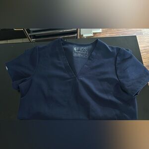 Women’s Figs scrub top